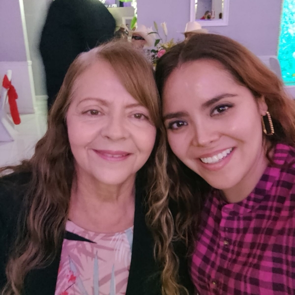 Meet your Posher, Pam - Picture 3 of 3